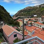 Lovely Newly Refurbished, 1 Bedroom Floor With Sea Views, Fast Wi-fi Cable Tv And Netflix *
