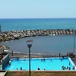 Lovely Newly Refurbished, 1 Bedroom Floor With Sea Views, Fast Wi-fi Cable Tv And Netflix Apartman Ribeira Brava