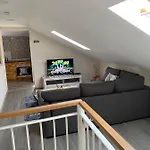 Lovely Newly Refurbished, 1 Bedroom Floor With Sea Views, Fast Wi-fi Cable Tv And Netflix Apartman