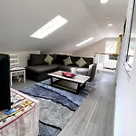 Lovely Newly Refurbished, 1 Bedroom Floor With Sea Views, Fast Wi-fi Cable Tv And Netflix
