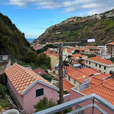 Lovely Newly Refurbished, 1 Bedroom Floor With Sea Views, Fast Wi-fi Cable Tv And Netflix *