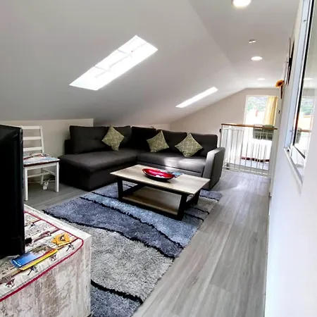 Lovely Newly Refurbished, 1 Bedroom Floor With Sea Views, Fast Wi-fi Cable Tv And Netflix