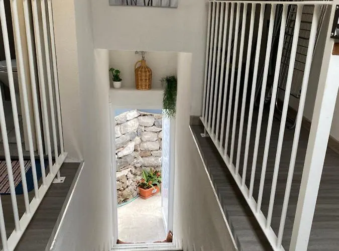 Lovely Newly Refurbished, 1 Bedroom Floor With Sea Views, Fast Wi-fi Cable Tv And Netflix Appartamento *