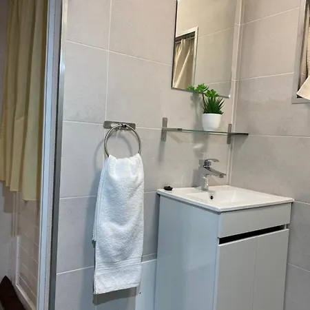 Lovely Newly Refurbished, 1 Bedroom Floor With Sea Views, Fast Wi-fi Cable Tv And Netflix * Ribeira Brava