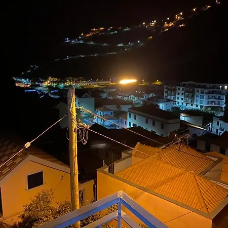 Lovely Newly Refurbished, 1 Bedroom Floor With Sea Views, Fast Wi-fi Cable Tv And Netflix