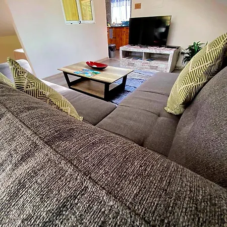 Lovely Newly Refurbished, 1 Bedroom Floor With Sea Views, Fast Wi-fi Cable Tv And Netflix Apartman Ribeira Brava