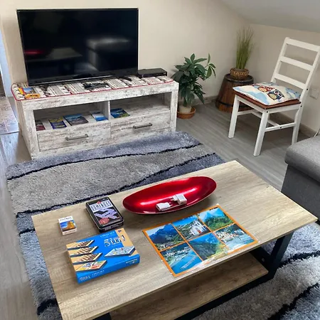 Lovely Newly Refurbished, 1 Bedroom Floor With Sea Views, Fast Wi-fi Cable Tv And Netflix Appartement