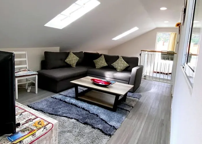 Lovely Newly Refurbished, 1 Bedroom Floor With Sea Views, Fast Wi-fi Cable Tv And Netflix