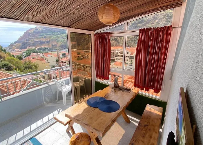 Lovely Newly Refurbished, 1 Bedroom Floor With Sea Views, Fast Wi-fi Cable Tv And Netflix Appartement *